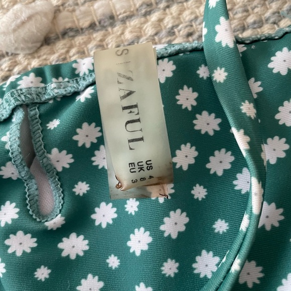 Green daisy Bikini Set size small - Picture 2 of 3